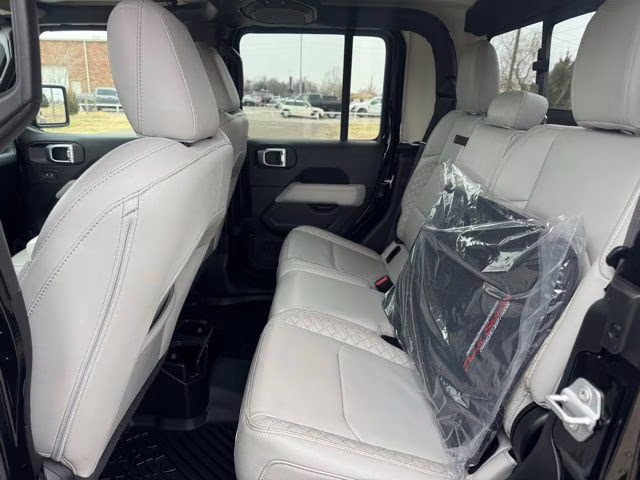 2022 Black Clearcoat Jeep Gladiator High Altitude 4X4 Truck