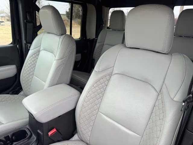 2022 Black Clearcoat Jeep Gladiator High Altitude 4X4 Truck