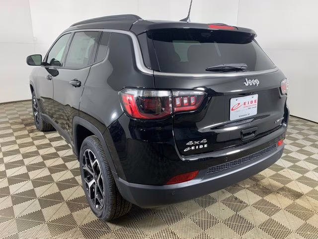 2026 Diamond Black Crystal Pearlcoat Jeep Compass Limited 4X4 SUV