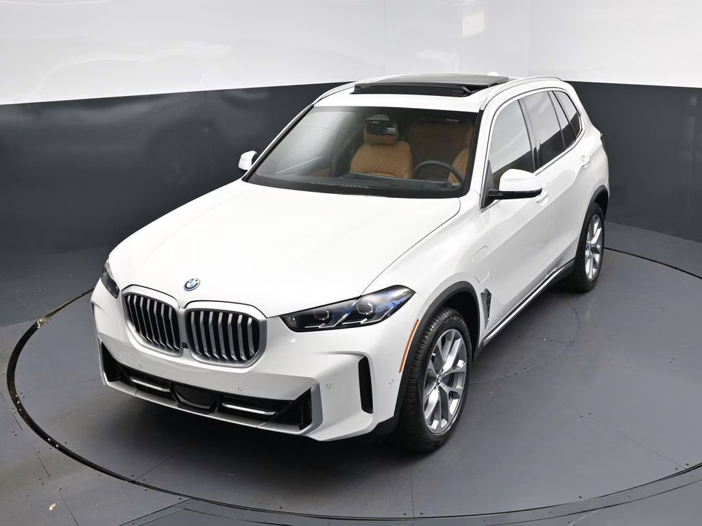 2026 Mineral White Metallic BMW X5 xDrive50e AWD SUV