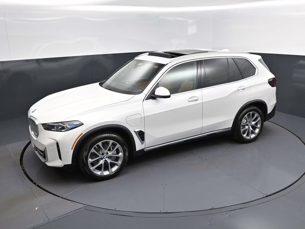 2026 Mineral White Metallic BMW X5 xDrive50e AWD SUV