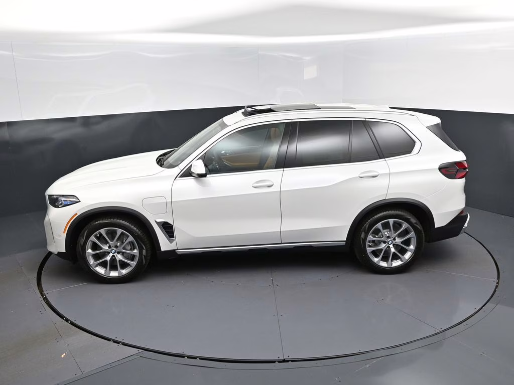 2026 Mineral White Metallic BMW X5 xDrive50e AWD SUV