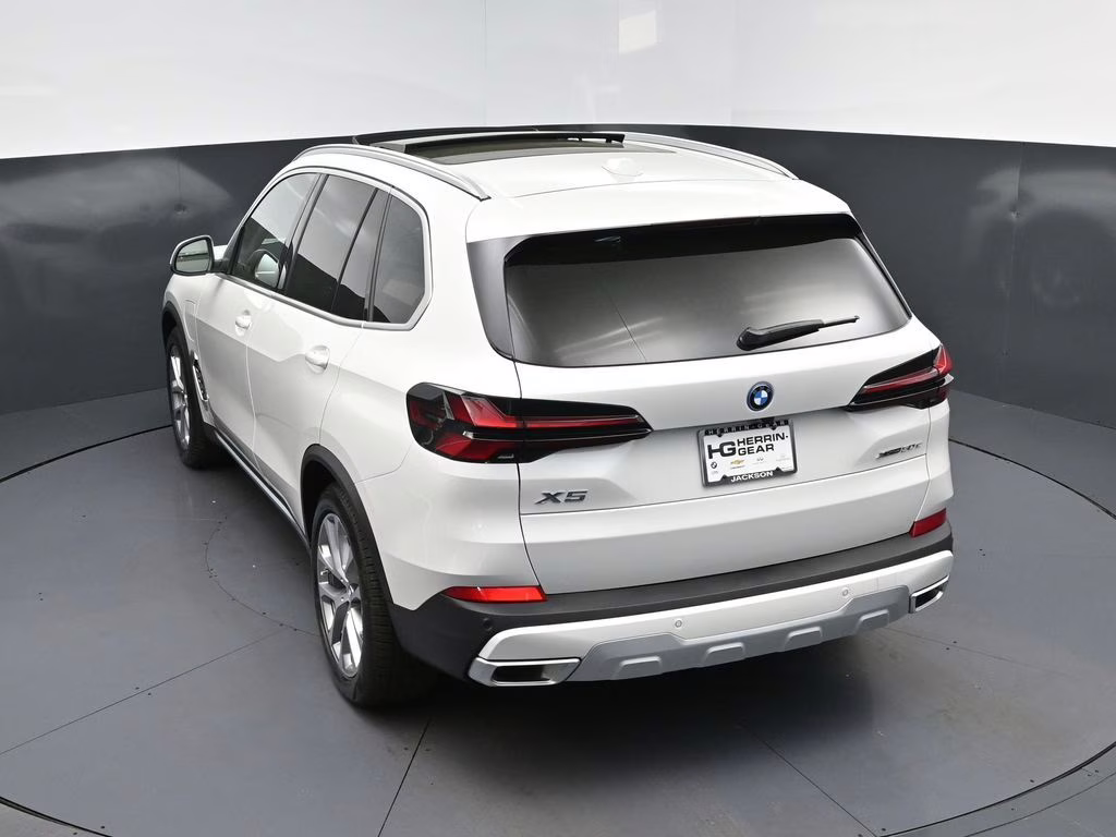 2026 Mineral White Metallic BMW X5 xDrive50e AWD SUV
