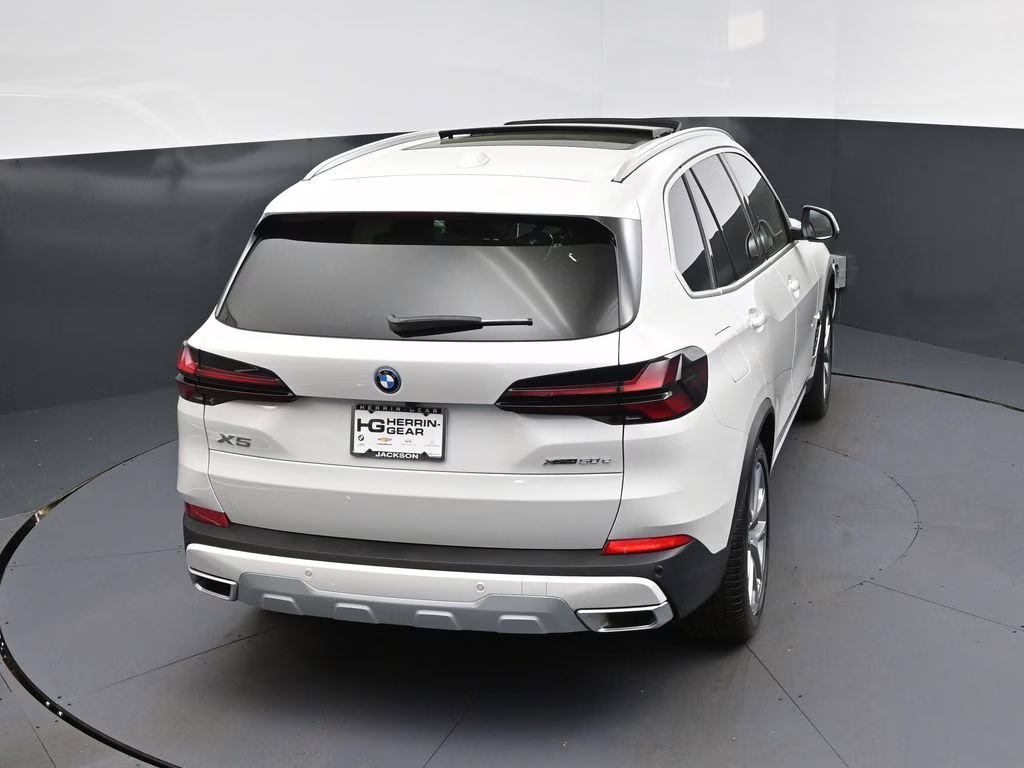 2026 Mineral White Metallic BMW X5 xDrive50e AWD SUV