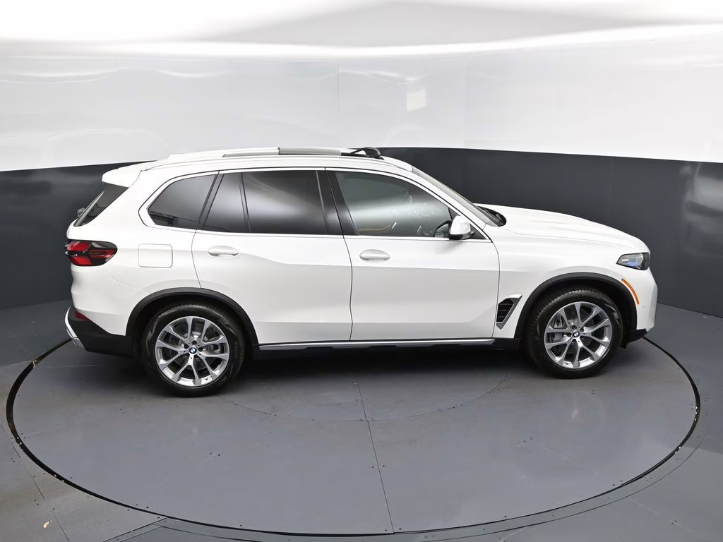 2026 Mineral White Metallic BMW X5 xDrive50e AWD SUV