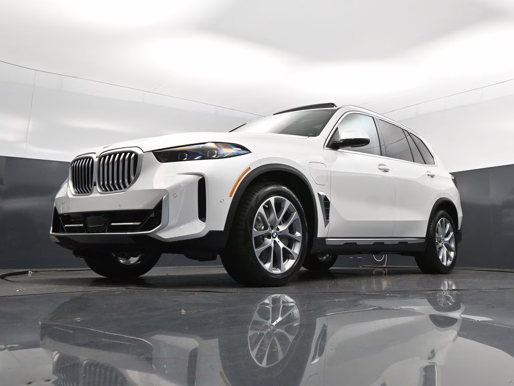 2026 Mineral White Metallic BMW X5 xDrive50e AWD SUV