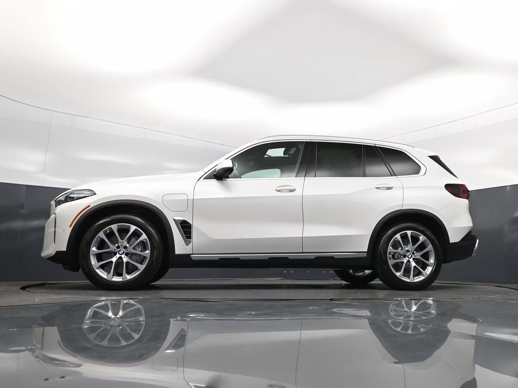 2026 Mineral White Metallic BMW X5 xDrive50e AWD SUV