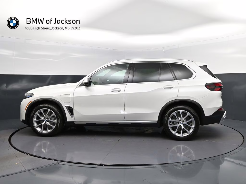 2026 Mineral White Metallic BMW X5 xDrive50e AWD SUV