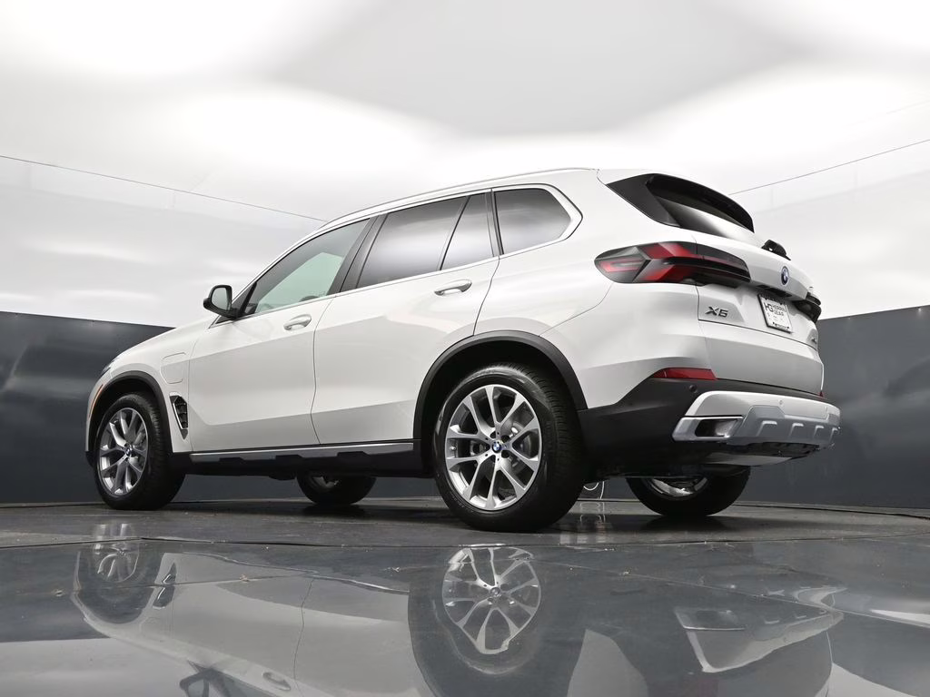 2026 Mineral White Metallic BMW X5 xDrive50e AWD SUV