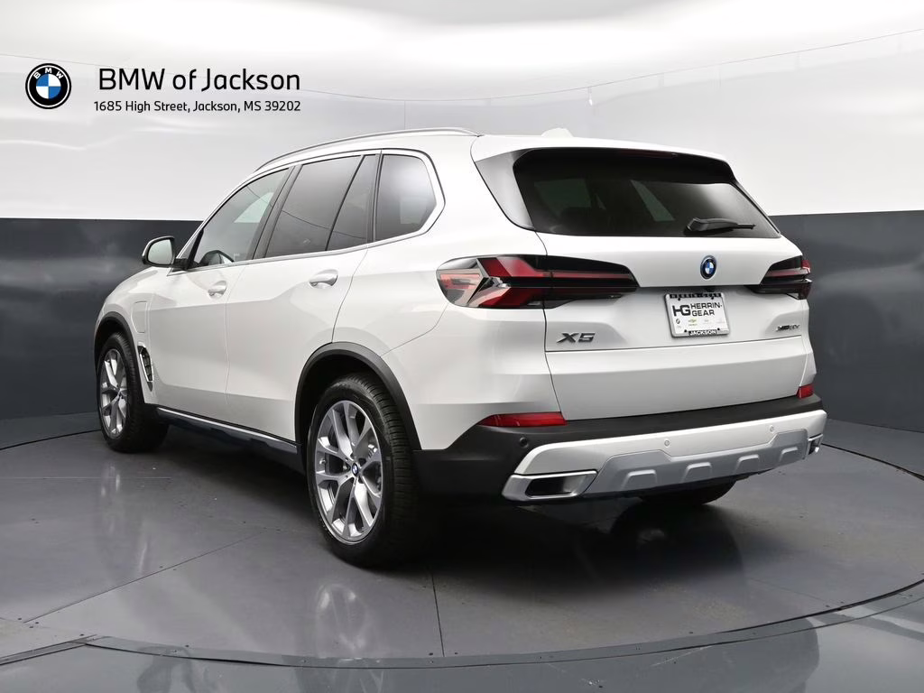 2026 Mineral White Metallic BMW X5 xDrive50e AWD SUV