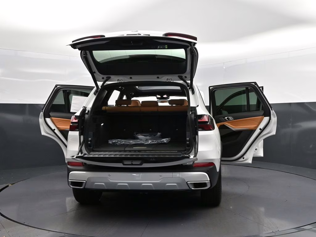 2026 Mineral White Metallic BMW X5 xDrive50e AWD SUV