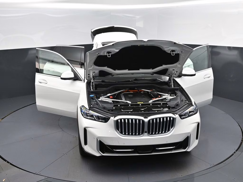 2026 Mineral White Metallic BMW X5 xDrive50e AWD SUV