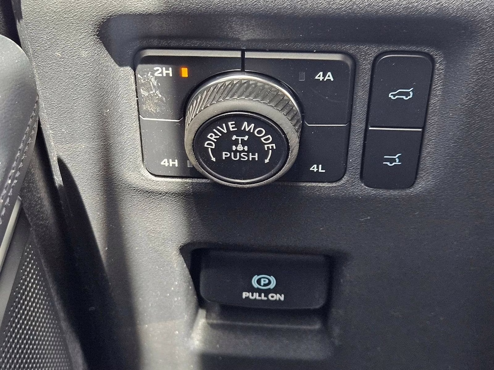 2026 White Metallic Ford Expedition Tremor 4X4 SUV