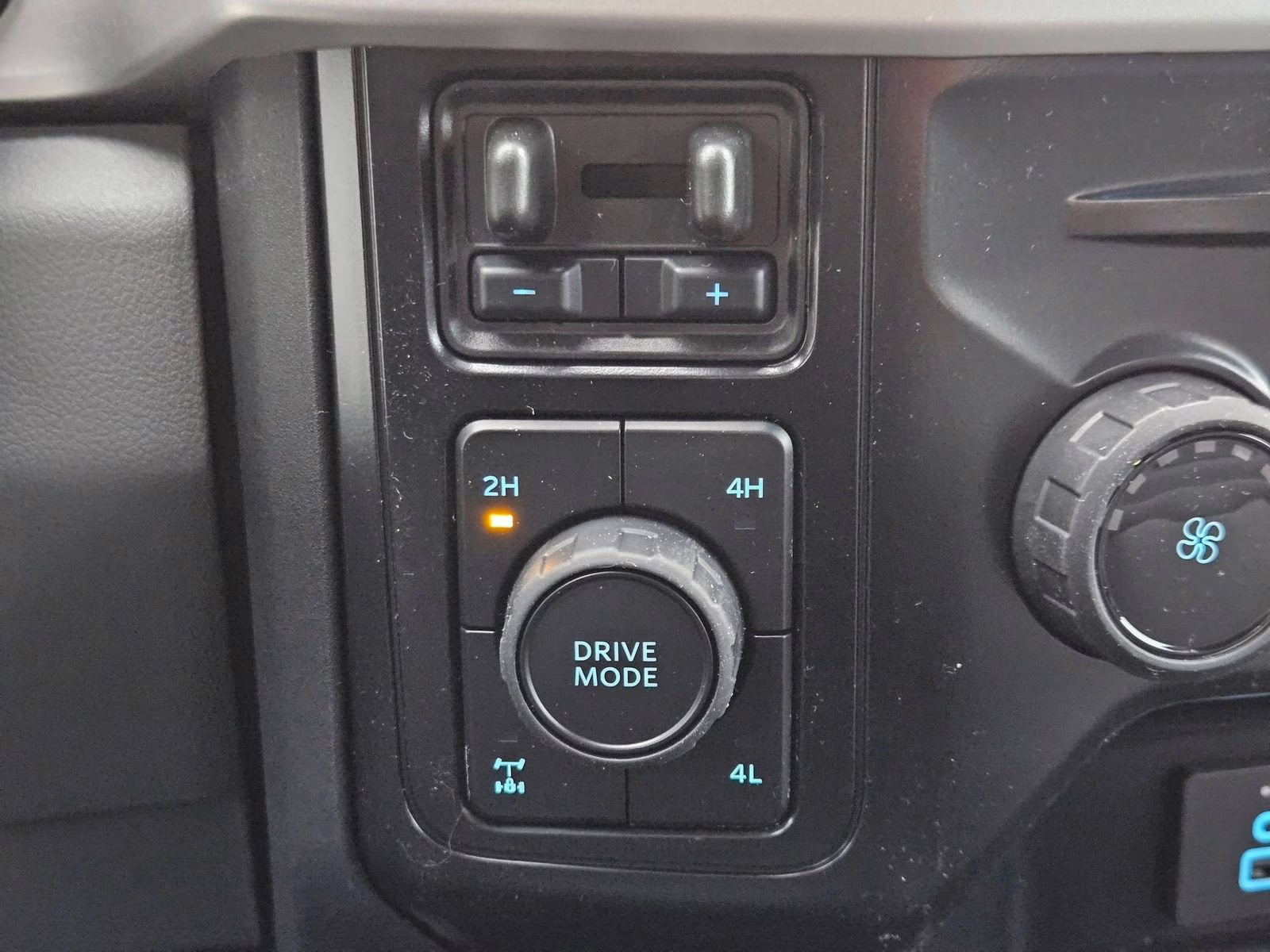 2026 Avalanche Ford Super Duty F-250 SRW XL 4X4 Truck