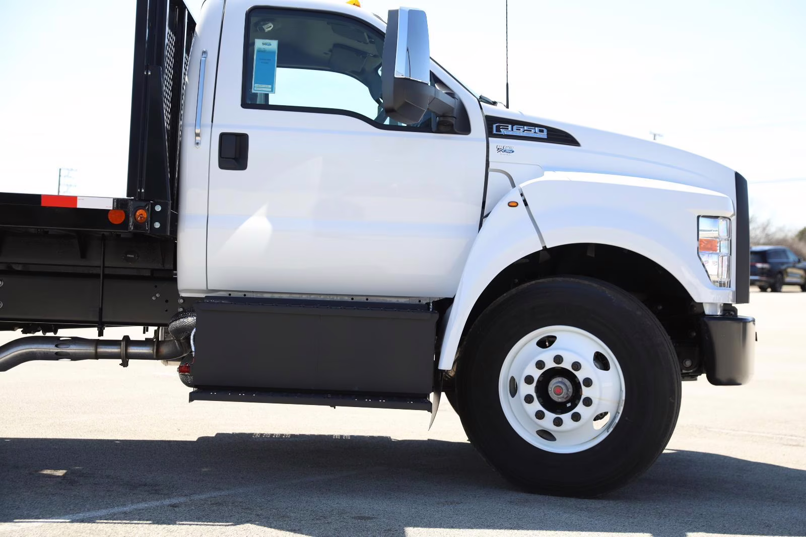 2027 Oxford White Ford F-650 Straight Frame Base RWD Truck