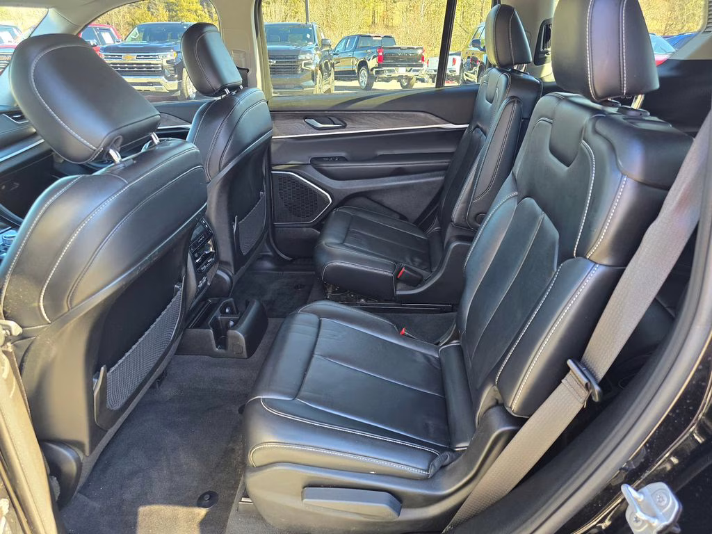 2021 Diamond Black Crystal Pearlcoat Jeep Grand Cherokee L Limited 4X4 SUV