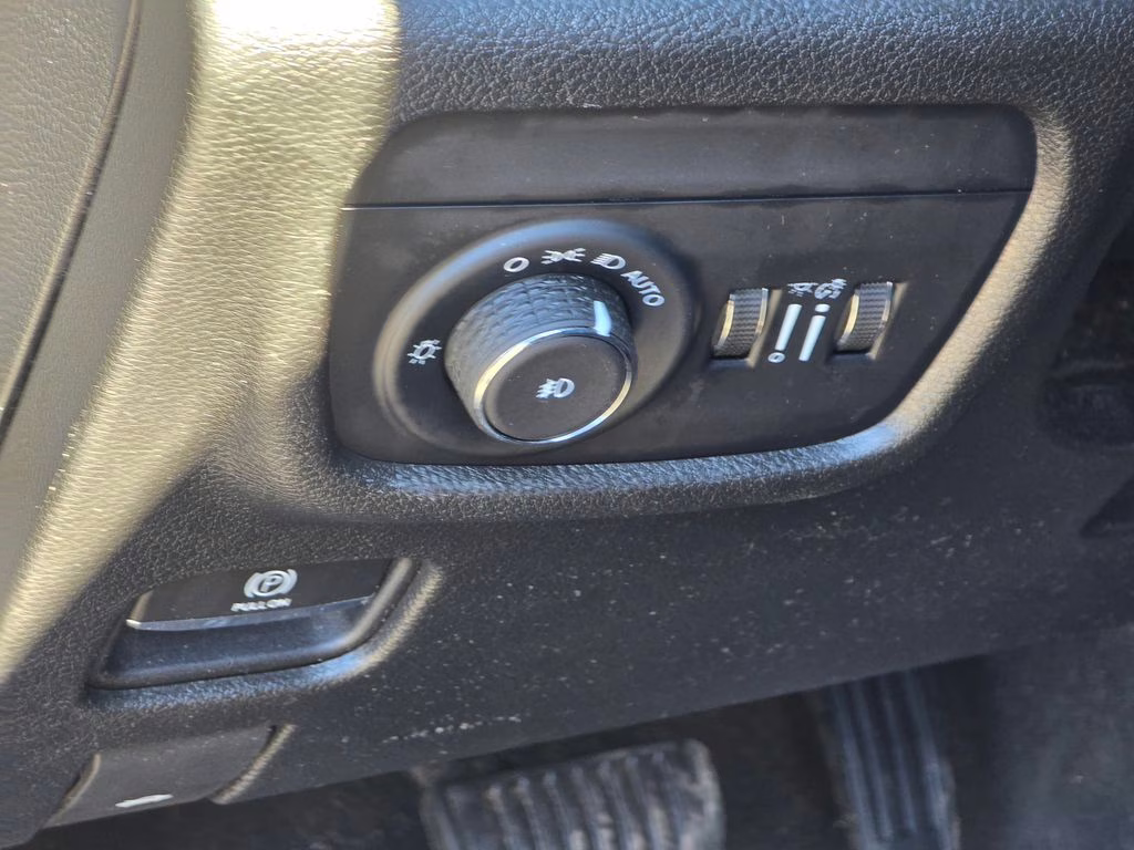 2021 Diamond Black Crystal Pearlcoat Jeep Grand Cherokee L Limited 4X4 SUV