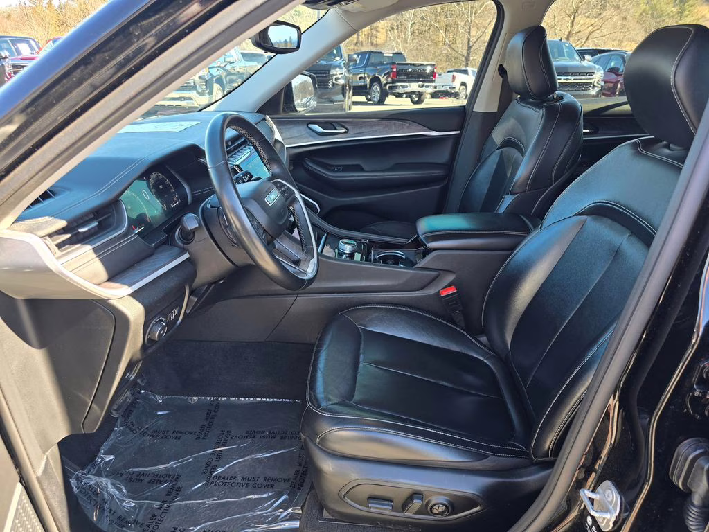 2021 Diamond Black Crystal Pearlcoat Jeep Grand Cherokee L Limited 4X4 SUV