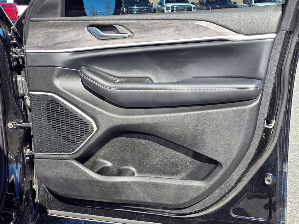 2021 Diamond Black Crystal Pearlcoat Jeep Grand Cherokee L Limited 4X4 SUV