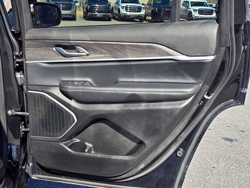 2021 Diamond Black Crystal Pearlcoat Jeep Grand Cherokee L Limited 4X4 SUV