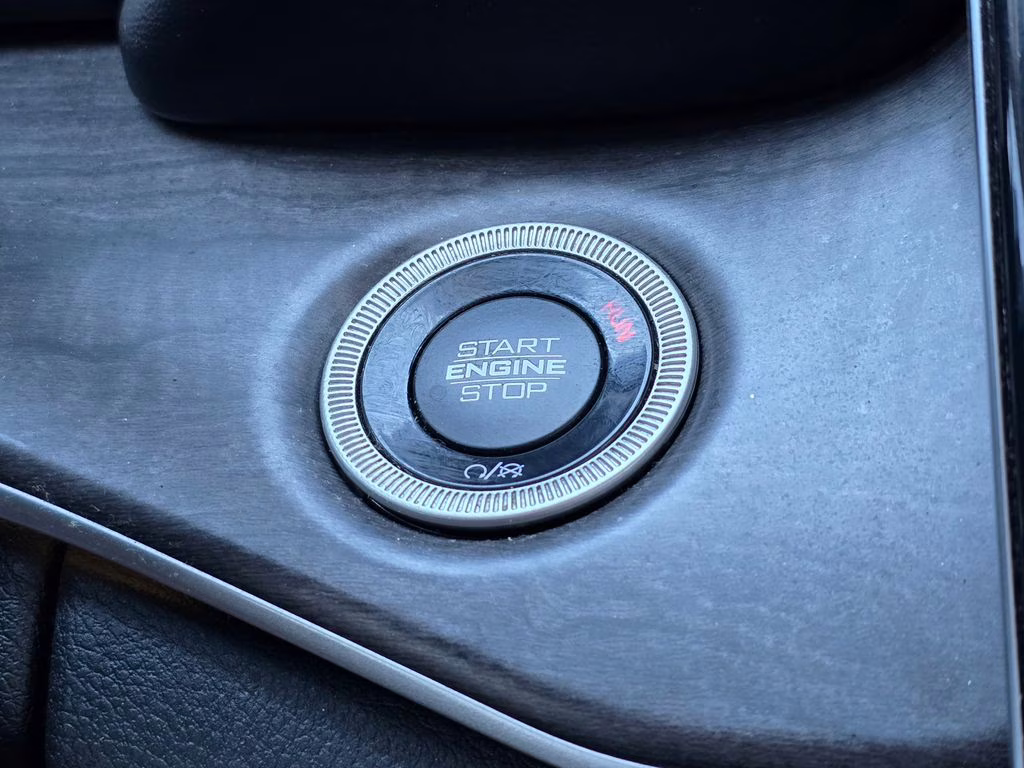 2021 Diamond Black Crystal Pearlcoat Jeep Grand Cherokee L Limited 4X4 SUV