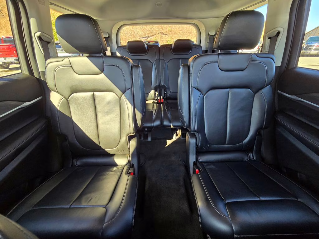 2021 Diamond Black Crystal Pearlcoat Jeep Grand Cherokee L Limited 4X4 SUV