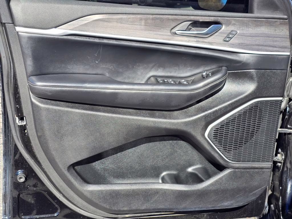 2021 Diamond Black Crystal Pearlcoat Jeep Grand Cherokee L Limited 4X4 SUV