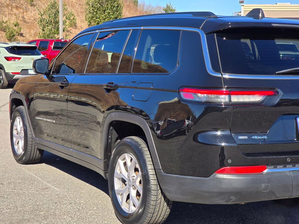 2021 Diamond Black Crystal Pearlcoat Jeep Grand Cherokee L Limited 4X4 SUV