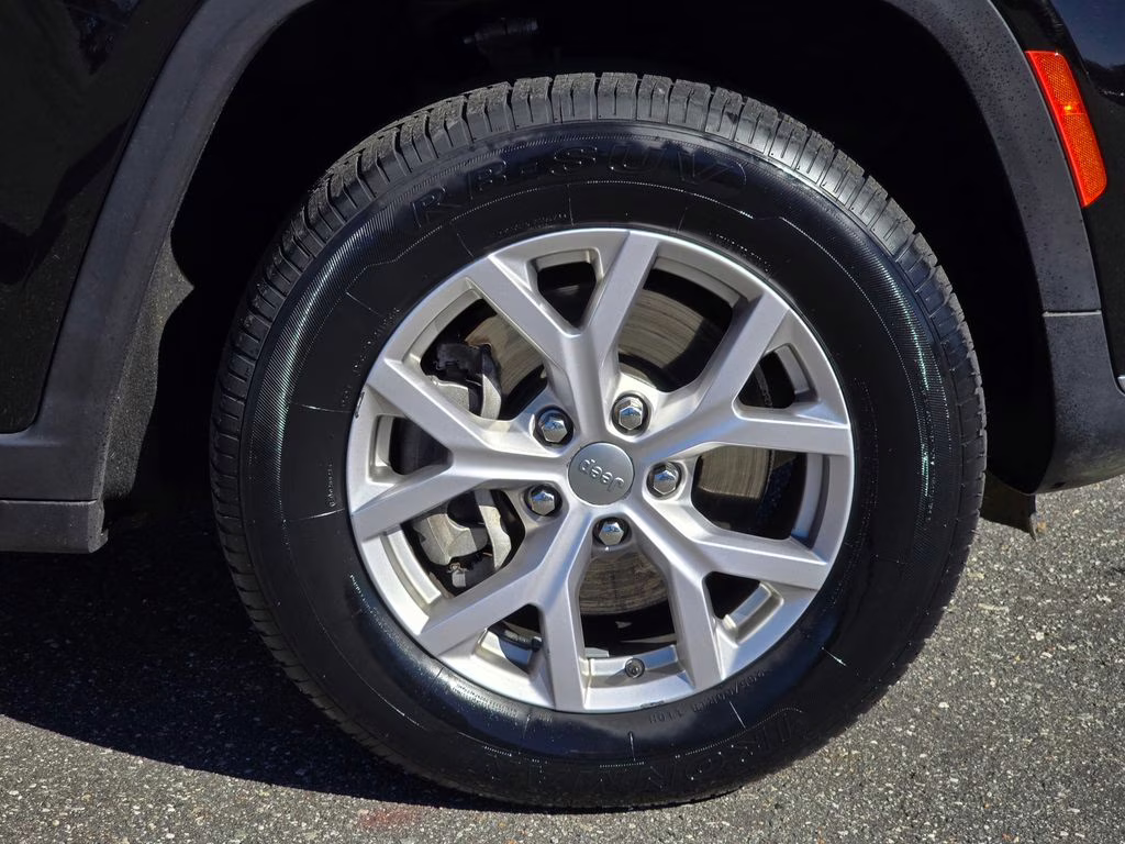 2021 Diamond Black Crystal Pearlcoat Jeep Grand Cherokee L Limited 4X4 SUV