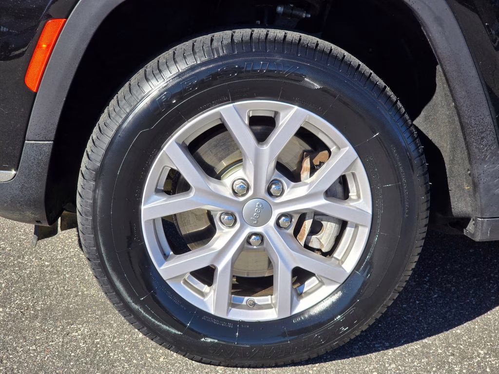 2021 Diamond Black Crystal Pearlcoat Jeep Grand Cherokee L Limited 4X4 SUV