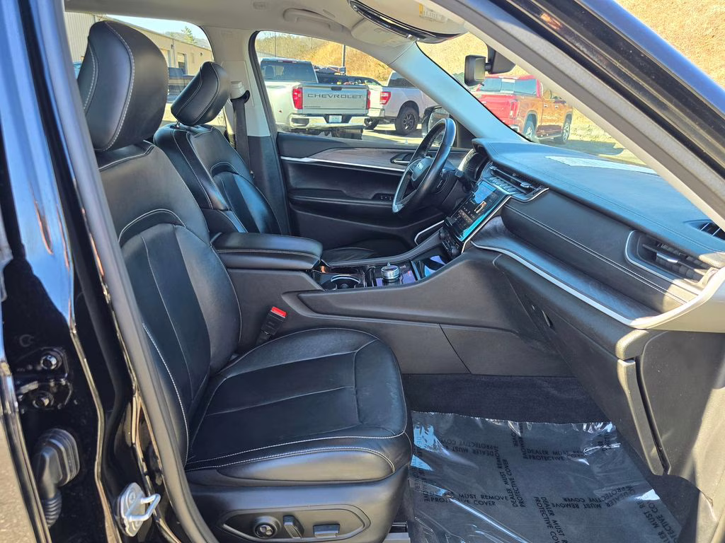 2021 Diamond Black Crystal Pearlcoat Jeep Grand Cherokee L Limited 4X4 SUV