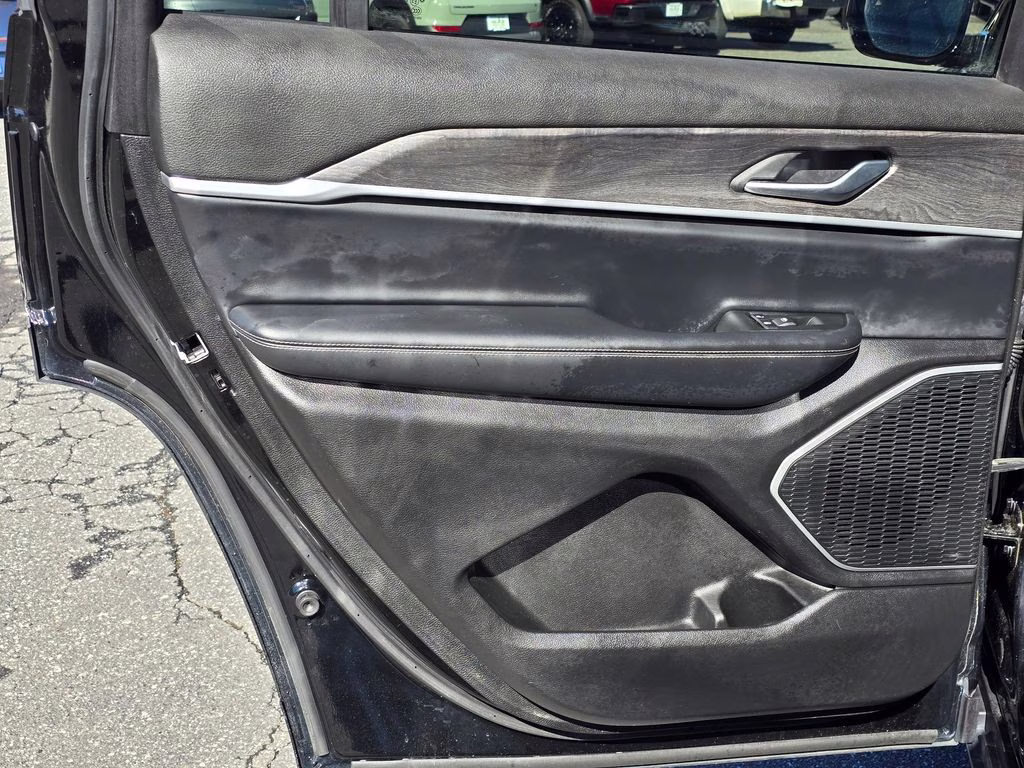 2021 Diamond Black Crystal Pearlcoat Jeep Grand Cherokee L Limited 4X4 SUV