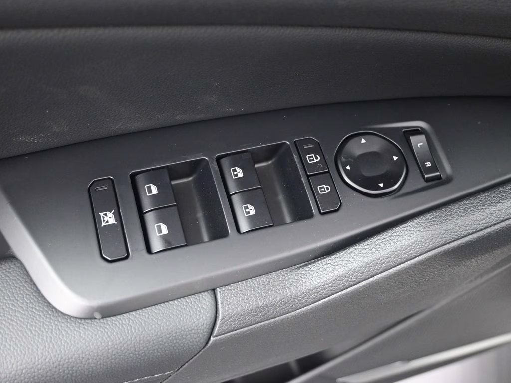 2026 Snow White Pearl Kia Sportage Hybrid EX AWD SUV