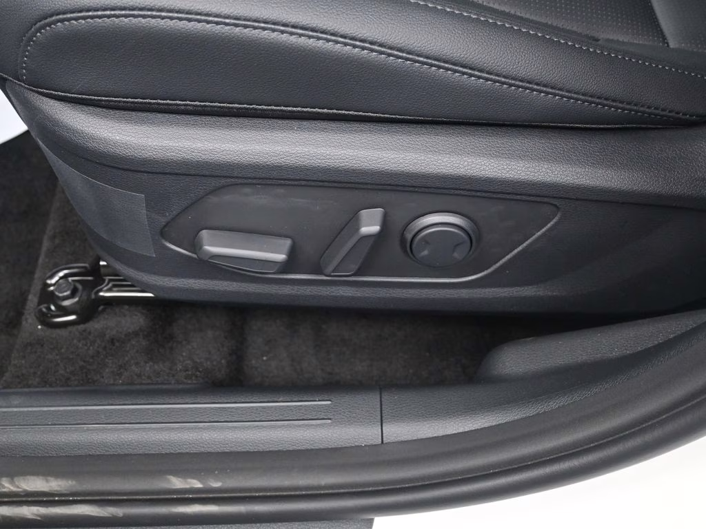 2026 Snow White Pearl Kia Sportage Hybrid EX AWD SUV