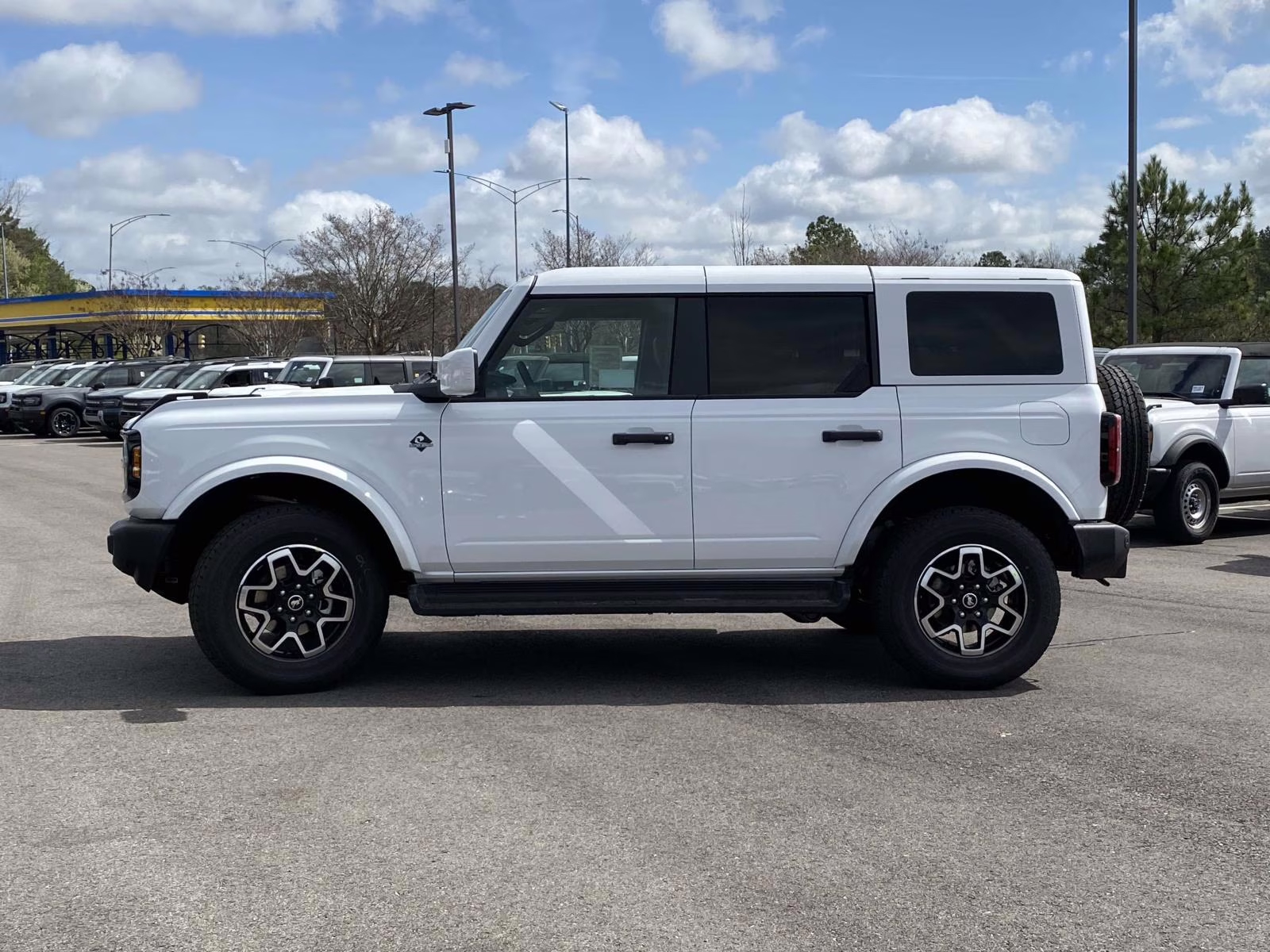 2026 Oxford White Ford Bronco Outer Banks 4X4 SUV