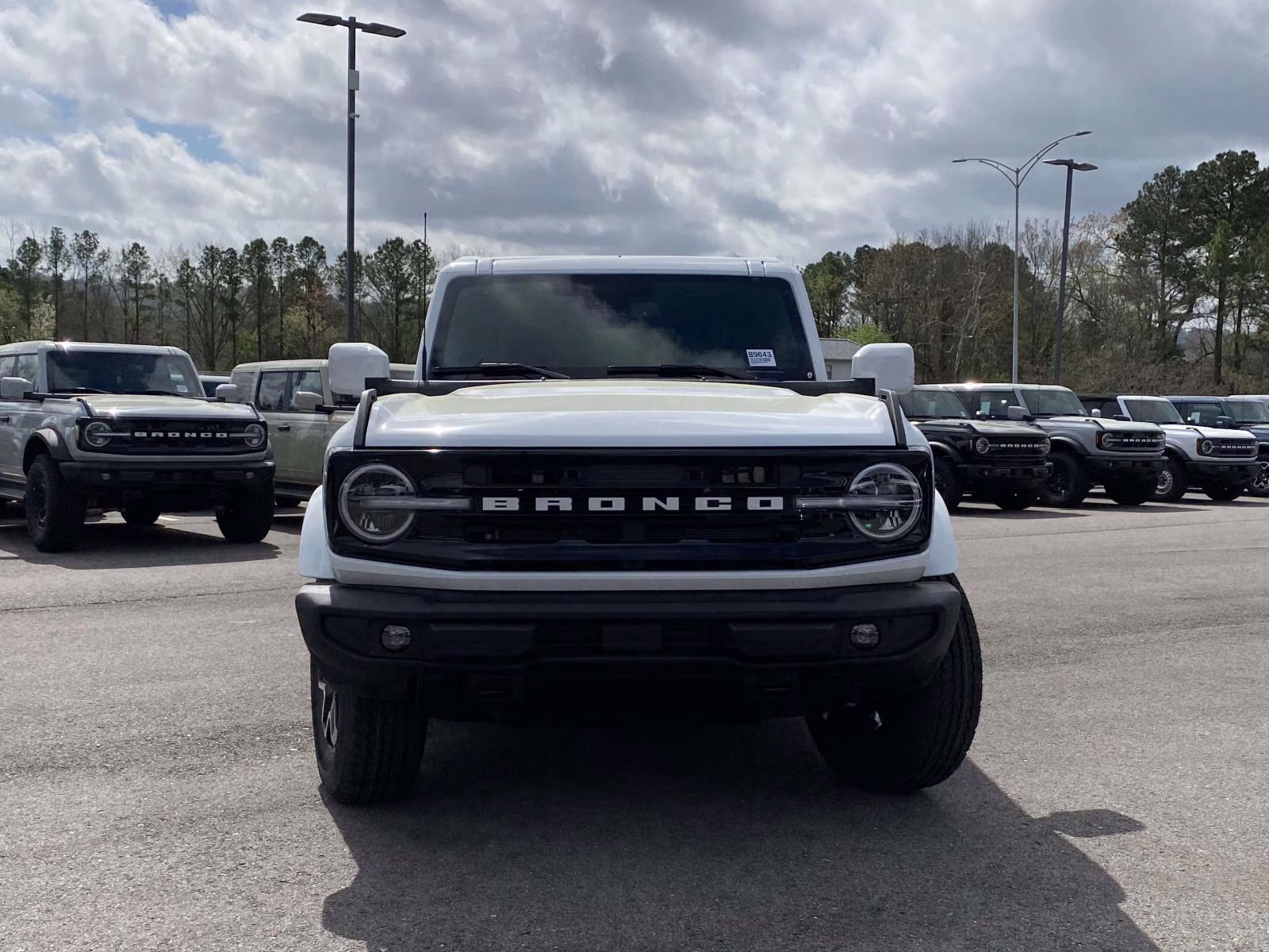 2026 Oxford White Ford Bronco Outer Banks 4X4 SUV