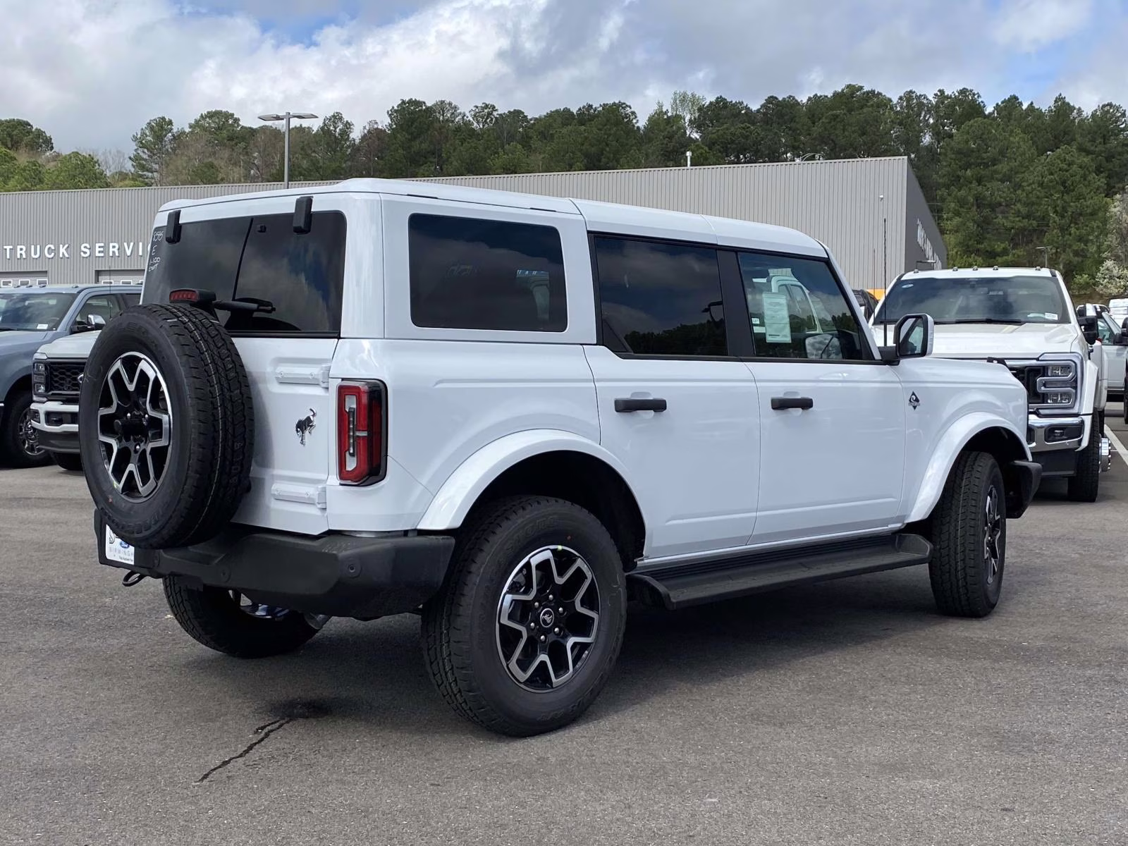 2026 Oxford White Ford Bronco Outer Banks 4X4 SUV