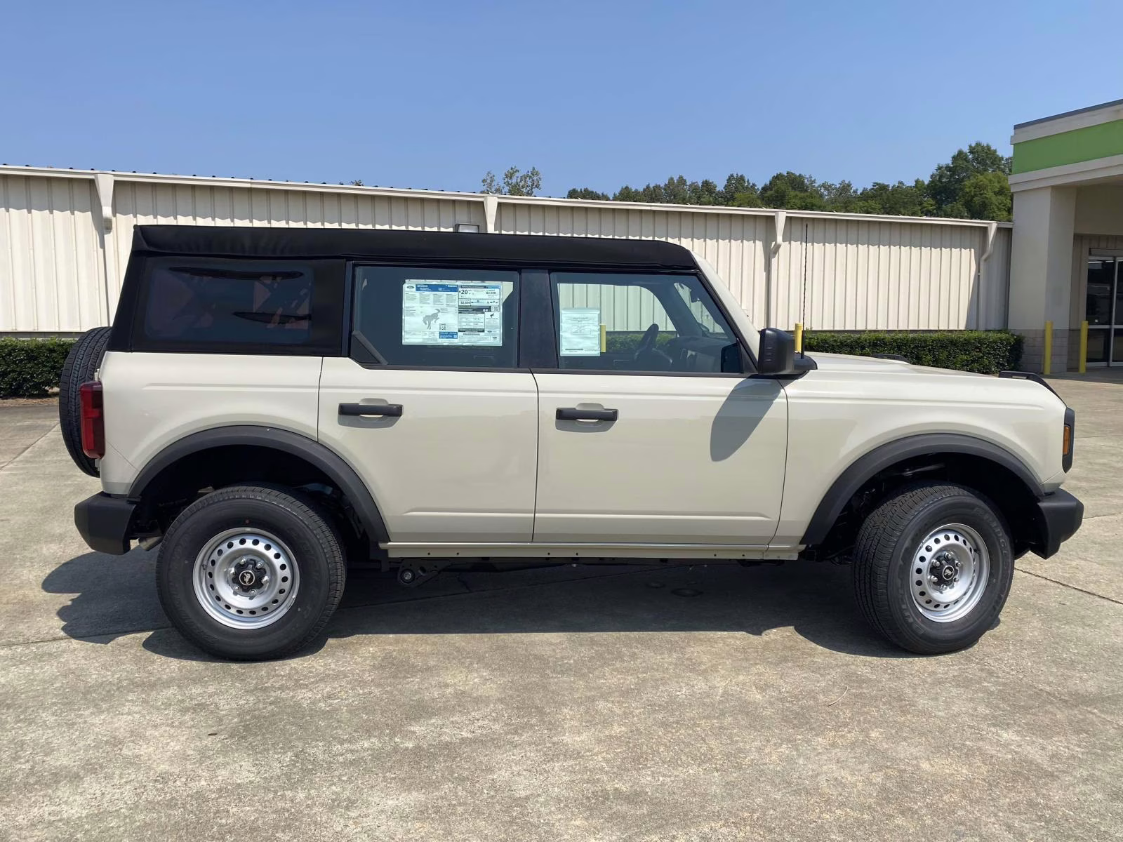 2025 Desert Sand Ford Bronco Base 4X4 SUV