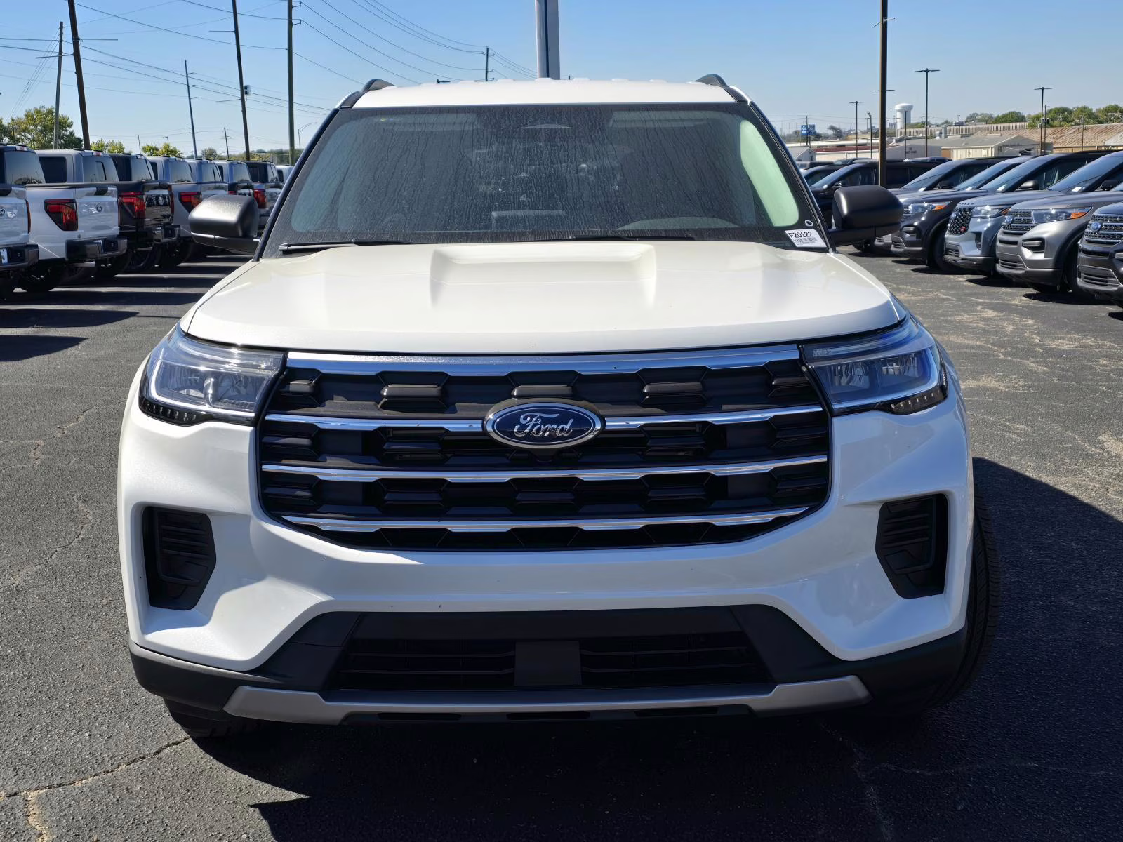 2025 Star White Metallic Tri-Coat Ford Explorer Active RWD SUV