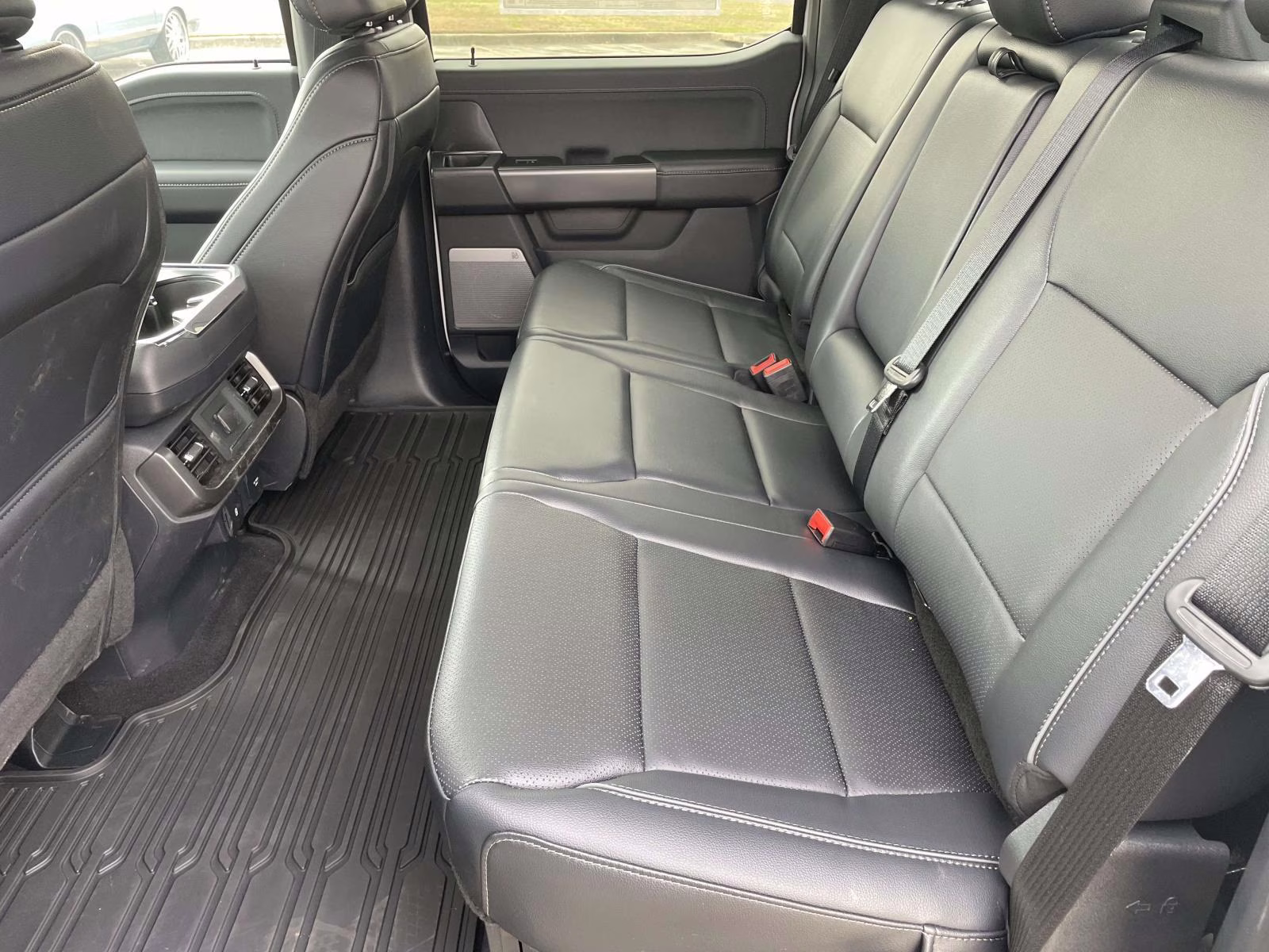 2025 Oxford White Ford F-150 Lariat 4X4 Truck