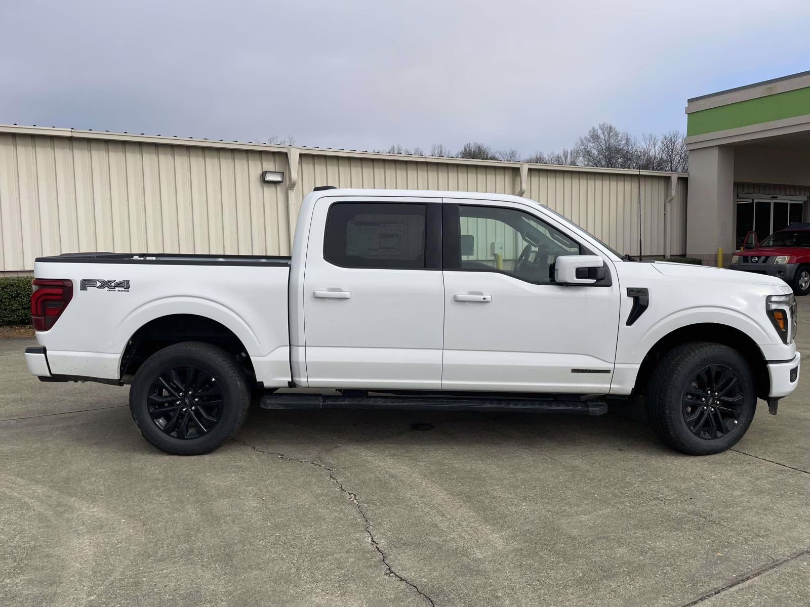 2025 Oxford White Ford F-150 Lariat 4X4 Truck