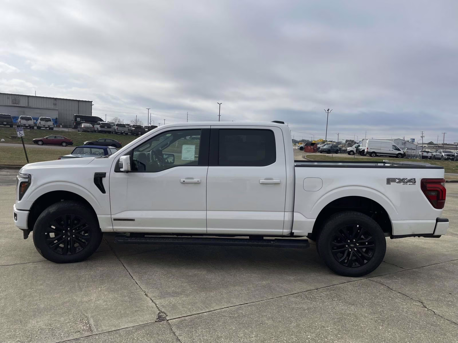2025 Oxford White Ford F-150 Lariat 4X4 Truck