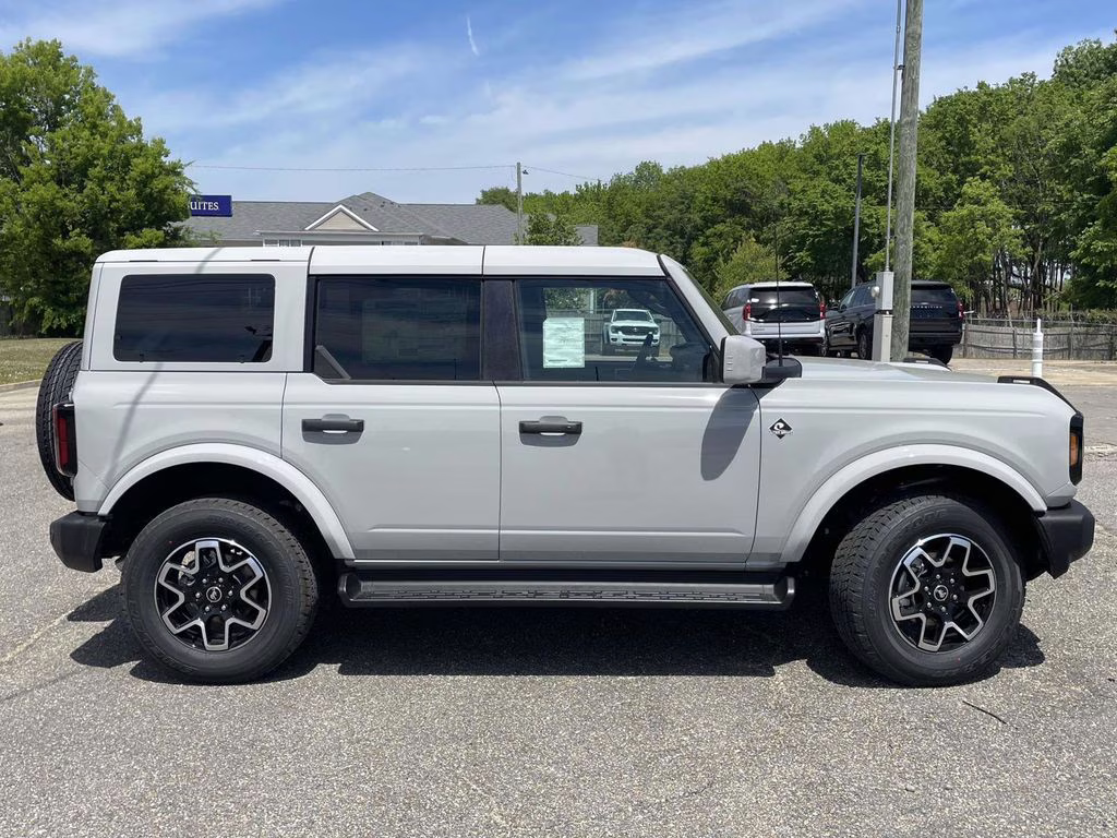 2026 Avalanche Ford Bronco Outer Banks 4X4 SUV
