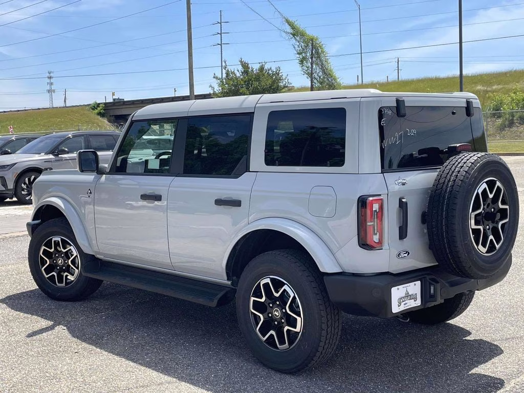 2026 Avalanche Ford Bronco Outer Banks 4X4 SUV