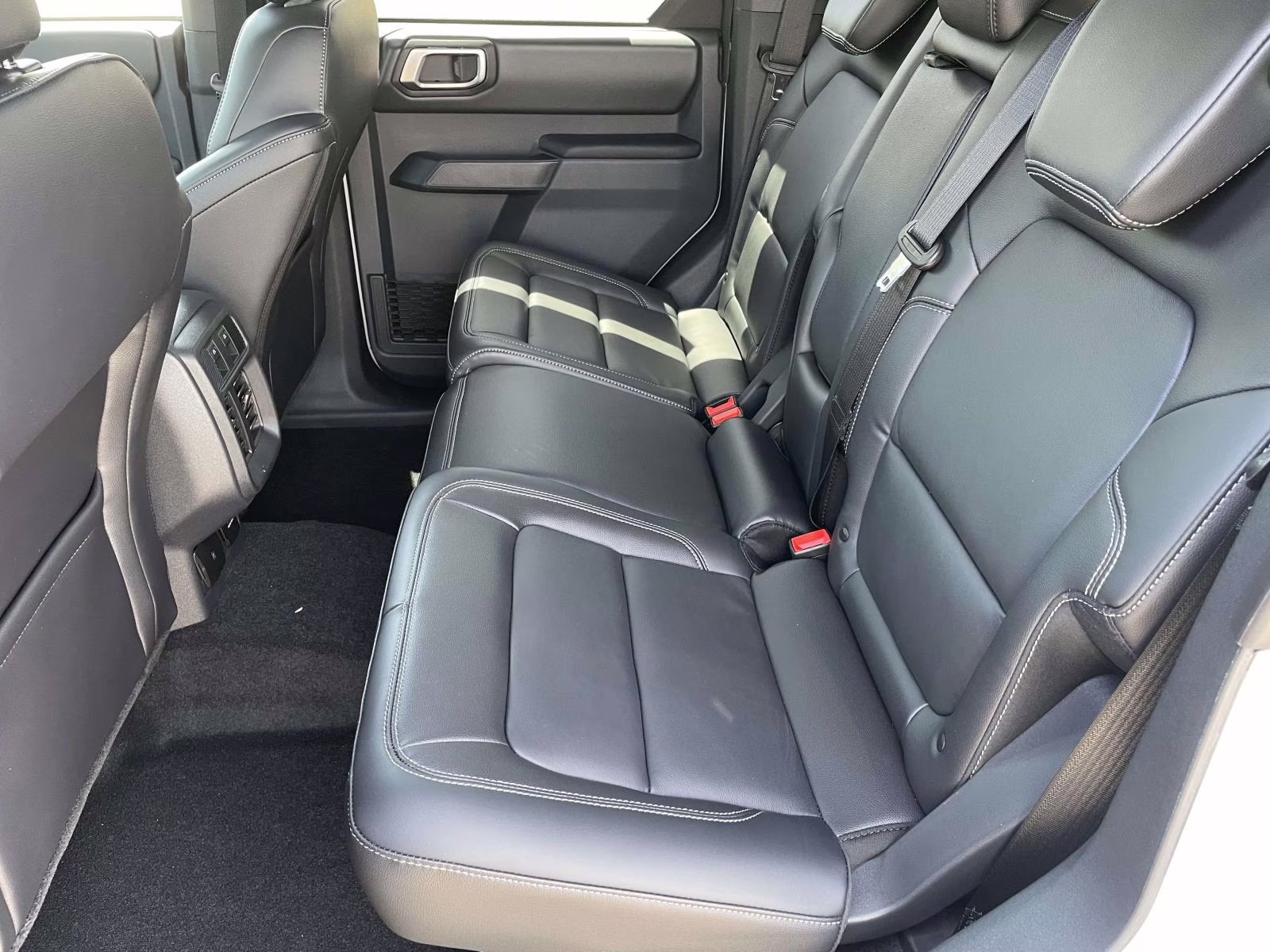 2026 Avalanche Ford Bronco Outer Banks 4X4 SUV