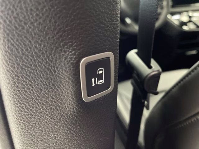 2026 Bright White Clearcoat Chrysler Pacifica Select AWD Van