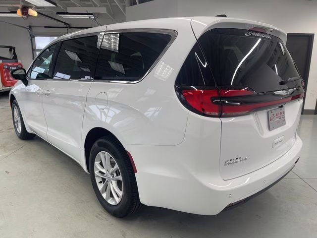 2026 Bright White Clearcoat Chrysler Pacifica Select AWD Van