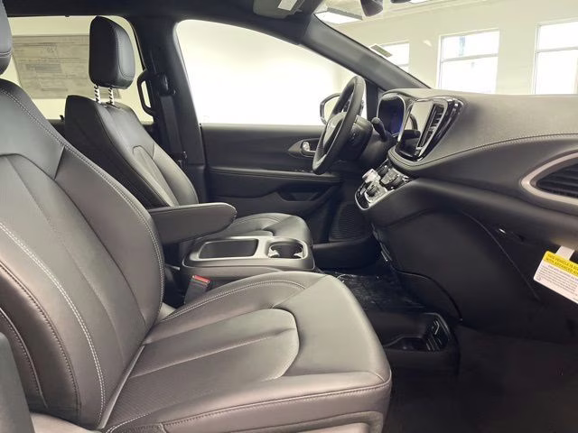 2026 Bright White Clearcoat Chrysler Pacifica Select AWD Van