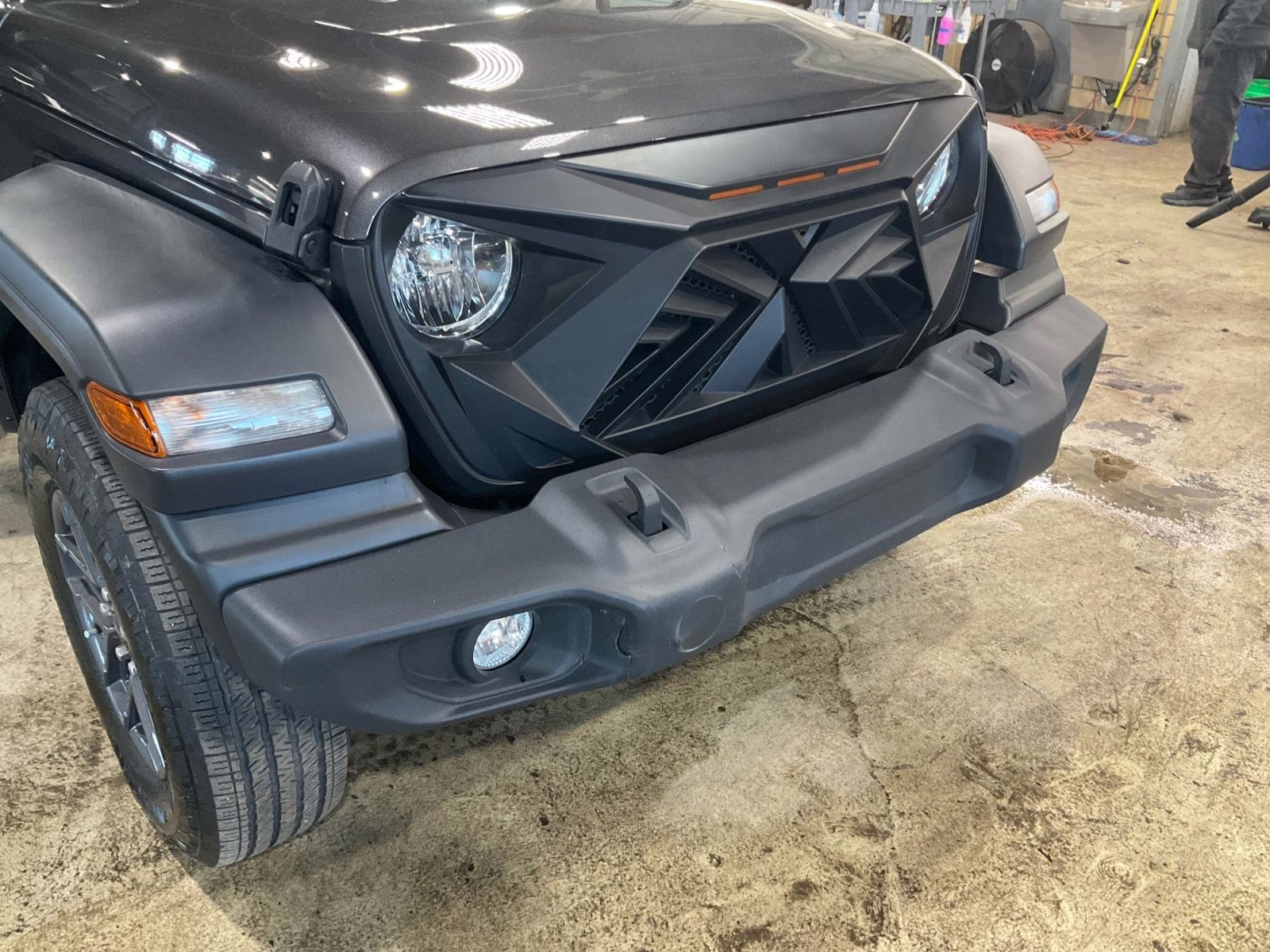 2024 Granite Crystal Metallic Clearcoat Jeep Wrangler Sport S 4X4 SUV