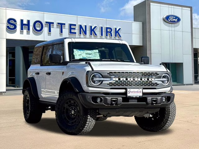 2026 Oxford White Ford Bronco Badlands 4X4 SUV